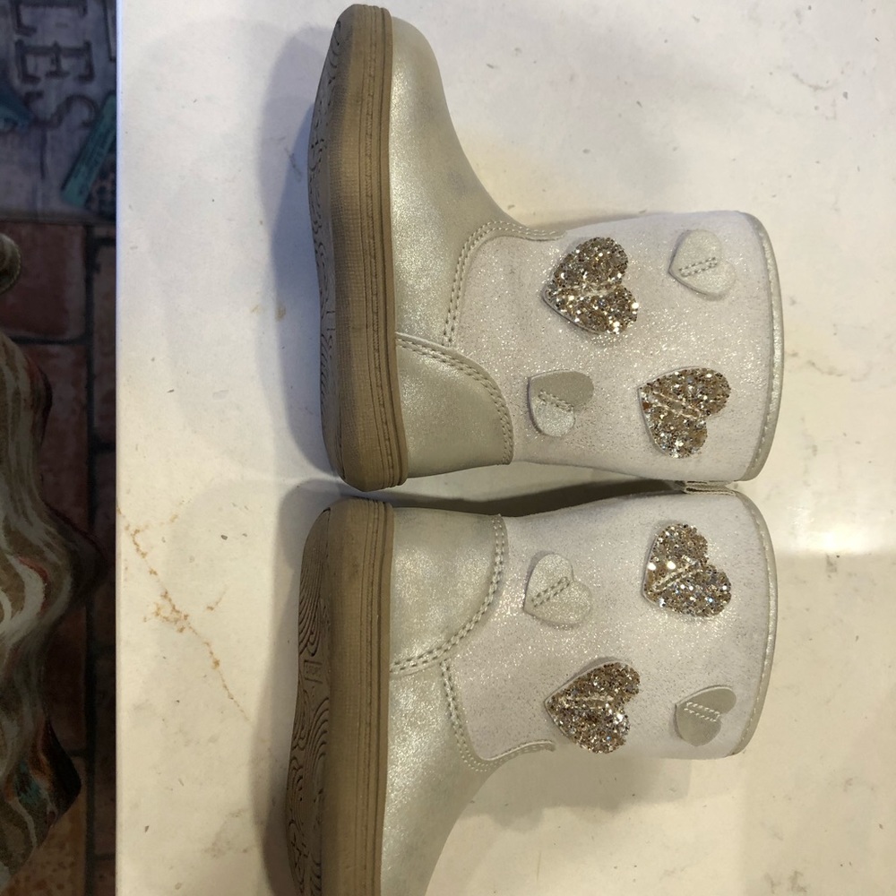Size 4t Carters gold glitter heart boots